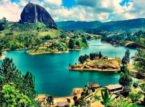 guatape y la piedra del peñol